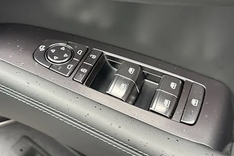 LJ74TYR BYD Sealion 7 82.5kWh Design Auto AWD 5dr Thumbnail #43