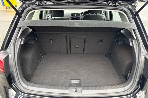 7 of 15 for Volkswagen E-Golf 35.8kWh e-Golf Auto 5dr