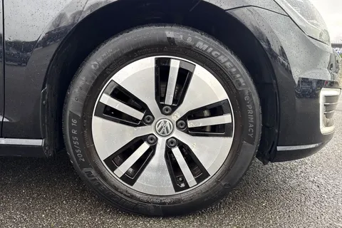 10 of 15 for Volkswagen E-Golf 35.8kWh e-Golf Auto 5dr