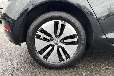11 of 15 for Volkswagen E-Golf 35.8kWh e-Golf Auto 5dr