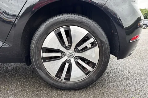 13 of 15 for Volkswagen E-Golf 35.8kWh e-Golf Auto 5dr