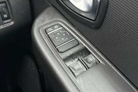 21 of 46 for Renault Clio 0.9 TCe Iconic Hatchback 5dr Petrol Manual Euro 6 (s/s) (75 ps)