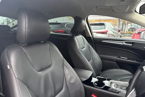 EG15AYT Ford Mondeo 2.0T EcoBoost Titanium Auto Euro 6 (s/s) 5dr Thumbnail #25