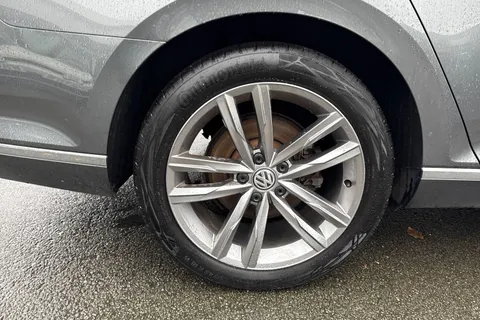 DE67YUT Volkswagen Passat 2.0 TDI GT 4dr | Adaptive Cruise Control |  ACC | Active Info Display Thumbnail #12