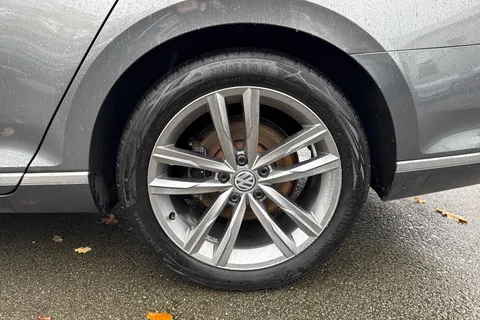 DE67YUT Volkswagen Passat 2.0 TDI GT 4dr | Adaptive Cruise Control |  ACC | Active Info Display Thumbnail #13
