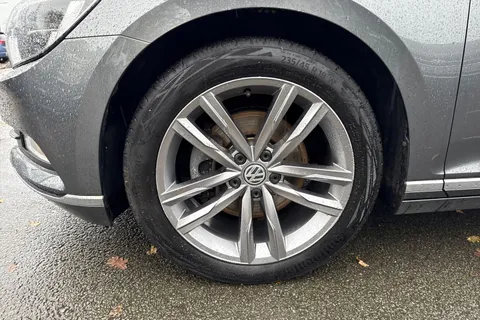 DE67YUT Volkswagen Passat 2.0 TDI GT 4dr | Adaptive Cruise Control |  ACC | Active Info Display Thumbnail #14