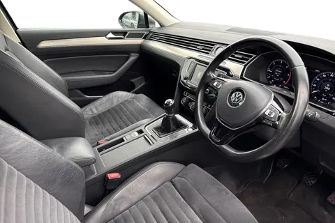 DE67YUT Volkswagen Passat 2.0 TDI GT 4dr | Adaptive Cruise Control |  ACC | Active Info Display Thumbnail #15