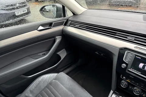 DE67YUT Volkswagen Passat 2.0 TDI GT 4dr | Adaptive Cruise Control |  ACC | Active Info Display Thumbnail #21