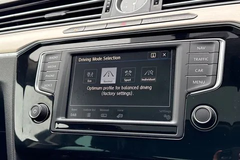 DE67YUT Volkswagen Passat 2.0 TDI GT 4dr | Adaptive Cruise Control |  ACC | Active Info Display Thumbnail #31