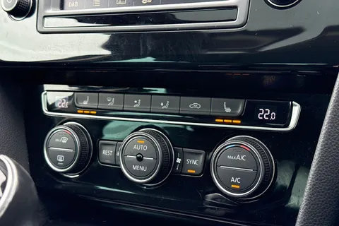 DE67YUT Volkswagen Passat 2.0 TDI GT 4dr | Adaptive Cruise Control |  ACC | Active Info Display Thumbnail #33