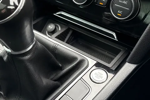 DE67YUT Volkswagen Passat 2.0 TDI GT 4dr | Adaptive Cruise Control |  ACC | Active Info Display Thumbnail #34