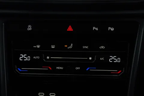 22 of 43 for VOLKSWAGEN T-ROC 1.5 TSI Style 5dr DSG