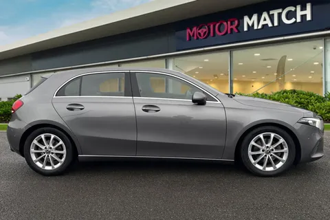 YN70UHL Mercedes-Benz A Class 1.3 A180 Sport (Executive) 7G-DCT Euro 6 (s/s) 5dr Thumbnail #4