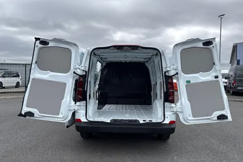 DE25GKA Volkswagen Transporter 2.0 TDI 150 Commerce Plus Van Thumbnail #8