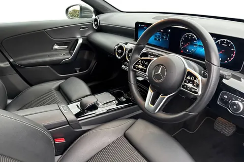 YN70UHL Mercedes-Benz A Class 1.3 A180 Sport (Executive) 7G-DCT Euro 6 (s/s) 5dr Thumbnail #15