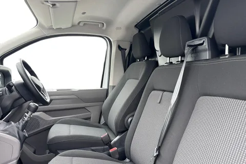 DE25GKA Volkswagen Transporter 2.0 TDI 150 Commerce Plus Van Thumbnail #17