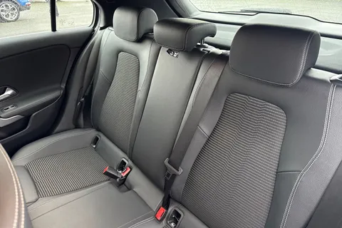 YN70UHL Mercedes-Benz A Class 1.3 A180 Sport (Executive) 7G-DCT Euro 6 (s/s) 5dr Thumbnail #20