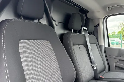 DE25GKA Volkswagen Transporter 2.0 TDI 150 Commerce Plus Van Thumbnail #25