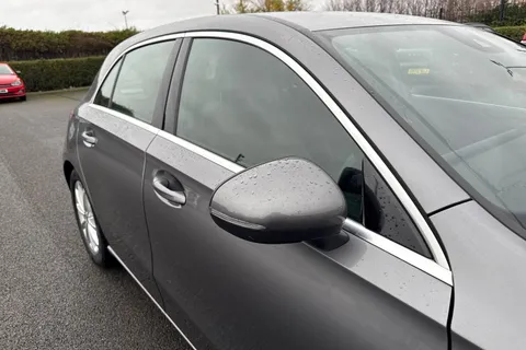 YN70UHL Mercedes-Benz A Class 1.3 A180 Sport (Executive) 7G-DCT Euro 6 (s/s) 5dr Thumbnail #29
