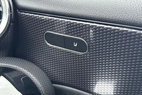 YN70UHL Mercedes-Benz A Class 1.3 A180 Sport (Executive) 7G-DCT Euro 6 (s/s) 5dr Thumbnail #42