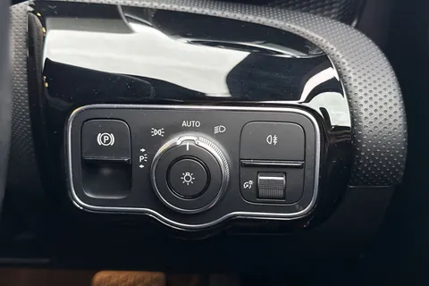 YN70UHL Mercedes-Benz A Class 1.3 A180 Sport (Executive) 7G-DCT Euro 6 (s/s) 5dr Thumbnail #43