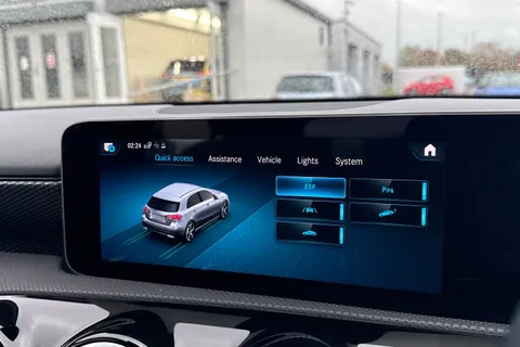 YN70UHL Mercedes-Benz A Class 1.3 A180 Sport (Executive) 7G-DCT Euro 6 (s/s) 5dr Thumbnail #52