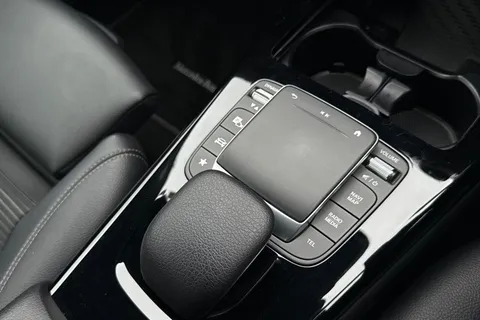 YN70UHL Mercedes-Benz A Class 1.3 A180 Sport (Executive) 7G-DCT Euro 6 (s/s) 5dr Thumbnail #55