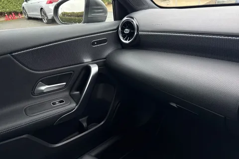 YN70UHL Mercedes-Benz A Class 1.3 A180 Sport (Executive) 7G-DCT Euro 6 (s/s) 5dr Thumbnail #60