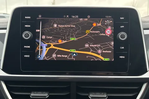 GD24WZX Volkswagen T-Roc 1.5 TSI Style 5dr DSG Thumbnail #18