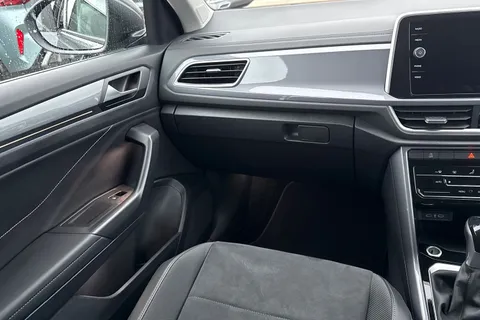 GD24WZX Volkswagen T-Roc 1.5 TSI Style 5dr DSG Thumbnail #21