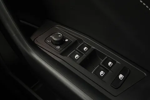 GD24WZX Volkswagen T-Roc 1.5 TSI Style 5dr DSG Thumbnail #22