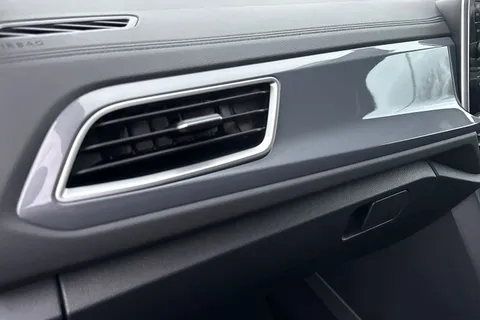 GD24WZX Volkswagen T-Roc 1.5 TSI Style 5dr DSG Thumbnail #31