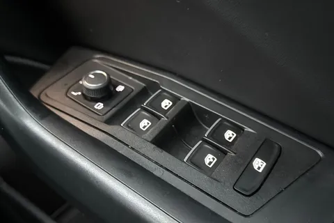 GD24RZN Volkswagen T-Roc 1.5 TSI Style 5dr DSG Thumbnail #18