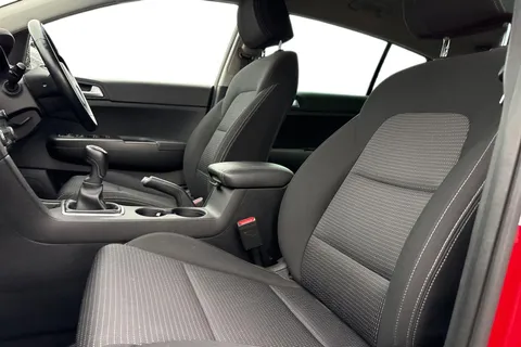 DF70UZR Kia Sportage 1.6 GDi 2 Euro 6 (s/s) 5dr Thumbnail #17