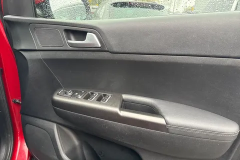 DF70UZR Kia Sportage 1.6 GDi 2 Euro 6 (s/s) 5dr Thumbnail #22