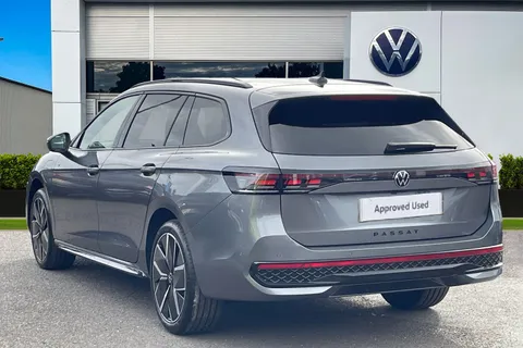 CX75SYJ Volkswagen Passat 1.5 TSI eHybrid 272 R-Line 5dr DSG ⭐Full Leather, Black Pack, Towbar⭐ Thumbnail #3
