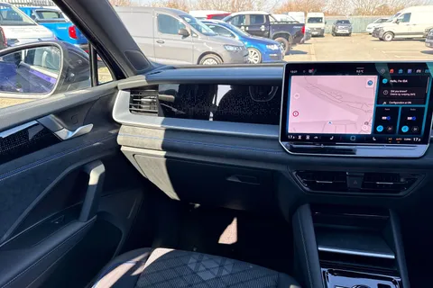 CX75KMO Volkswagen Tayron 1.5 eTSI R-Line 5dr DSG7 [7 Seat] Thumbnail #15