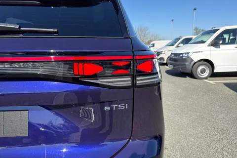 CX75KMO Volkswagen Tayron 1.5 eTSI R-Line 5dr DSG7 [7 Seat] Thumbnail #31