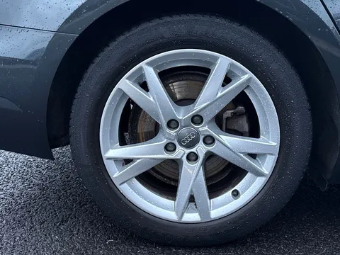 7 of 44 for Audi A4 Avant 2.0 TDI ultra Sport Euro 6 (s/s) 5dr