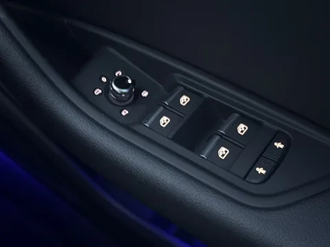 18 of 44 for Audi A4 Avant 2.0 TDI ultra Sport Euro 6 (s/s) 5dr