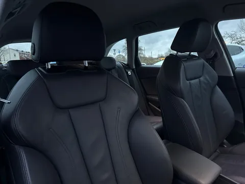 21 of 44 for Audi A4 Avant 2.0 TDI ultra Sport Euro 6 (s/s) 5dr