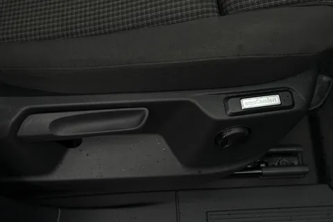 MF25JFN Volkswagen Caddy 2.0 TDI 102PS Commerce Pro Van [Tech Pack] Thumbnail #33