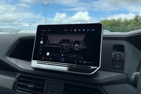 18 of 59 for Volkswagen Crafter CR30 Commerce MWB 140 PS FWD - MY25/Bus Pack/Rear Camera/Step