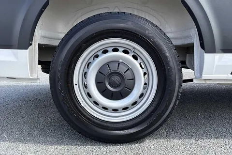 21 of 59 for Volkswagen Crafter CR30 Commerce MWB 140 PS FWD - MY25/Bus Pack/Rear Camera/Step