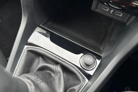 7 of 49 for Volkswagen T-Cross 1.0 TSI SE Euro 6 (s/s) 5dr