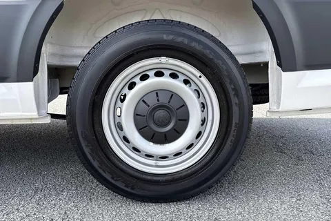 22 of 59 for Volkswagen Crafter CR30 Commerce MWB 140 PS FWD - MY25/Bus Pack/Rear Camera/Step