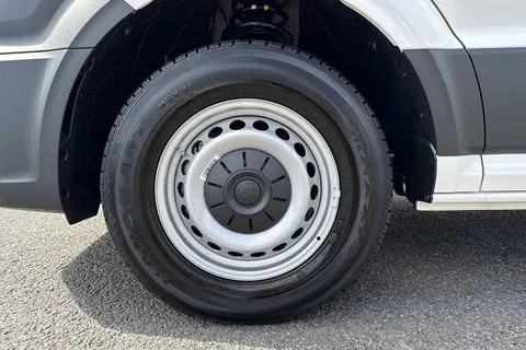 23 of 59 for Volkswagen Crafter CR30 Commerce MWB 140 PS FWD - MY25/Bus Pack/Rear Camera/Step