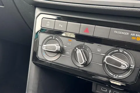 17 of 49 for Volkswagen T-Cross 1.0 TSI SE Euro 6 (s/s) 5dr