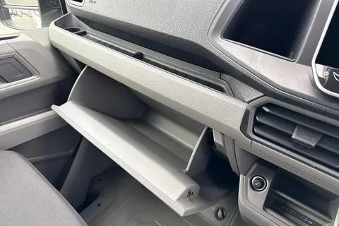 35 of 59 for Volkswagen Crafter CR30 Commerce MWB 140 PS FWD - MY25/Bus Pack/Rear Camera/Step