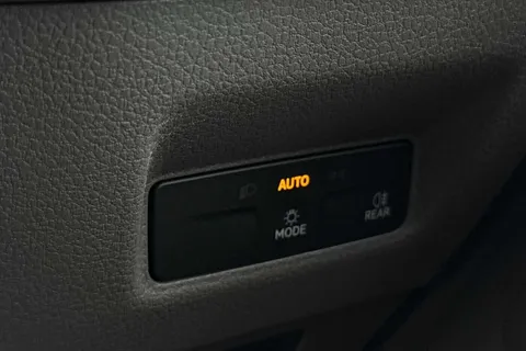 36 of 59 for Volkswagen Crafter CR30 Commerce MWB 140 PS FWD - MY25/Bus Pack/Rear Camera/Step